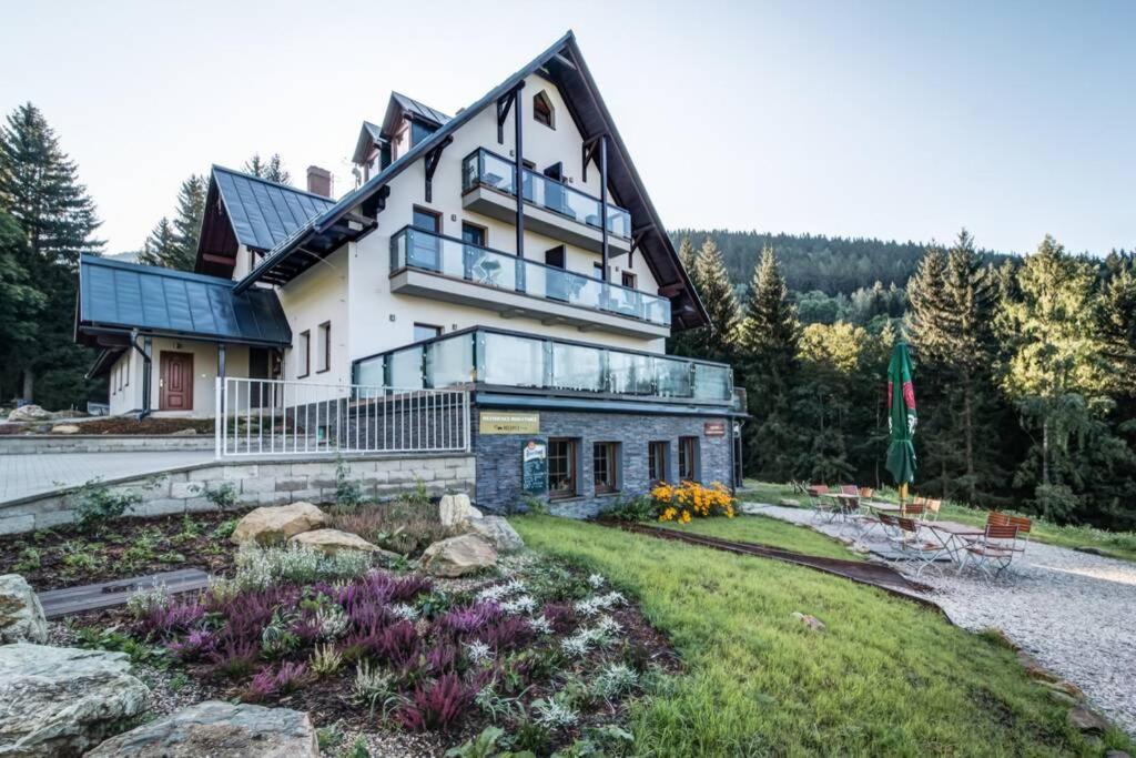 Ski, Hike & Bike Apartman Rokytnice Nad Jizerou Bagian luar foto
